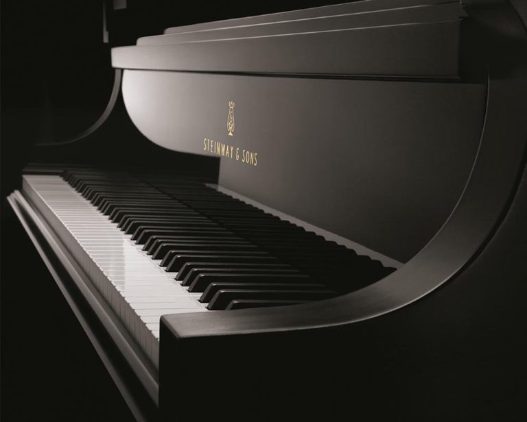 Piano Steinway & Sons