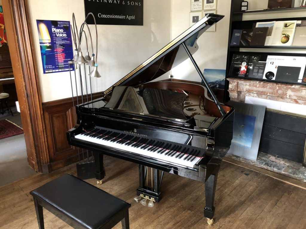 Piano à queue Steinway & Sons